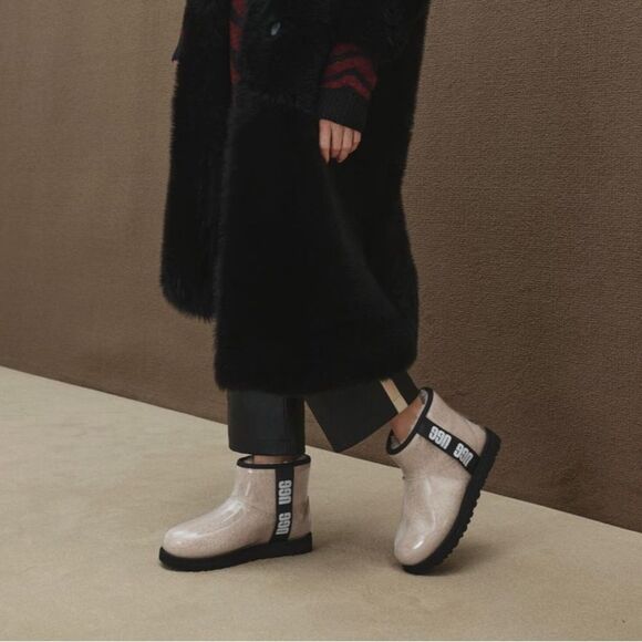 🎉Final Deal🎉UGG Kids Cream Boots - Picture 4 of 13